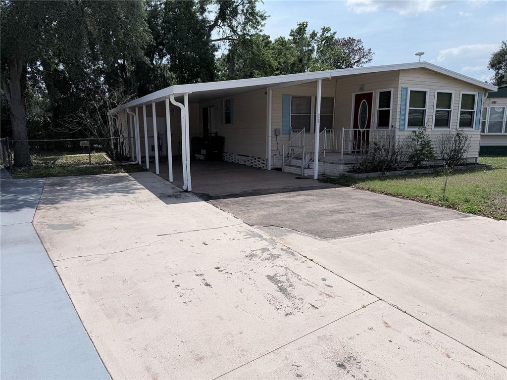 Image 2 of property listing at 1610 REYNOLDS ROAD 11, Lakeland, FL 33801