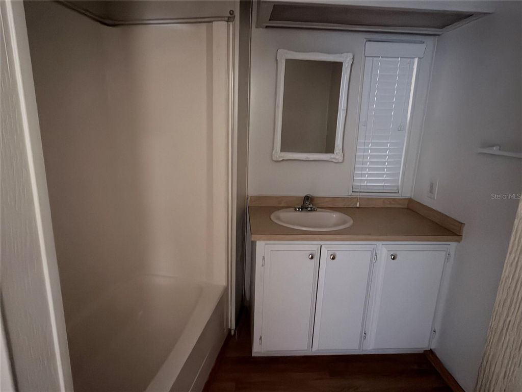 Image 9 of property listing at 1610 REYNOLDS ROAD 11, Lakeland, FL 33801