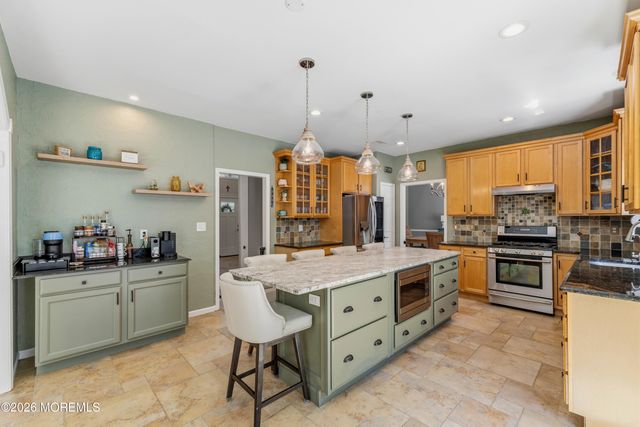 15 Russell Road, Freehold, NJ 07728