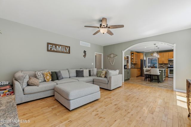15 Russell Road, Freehold, NJ 07728