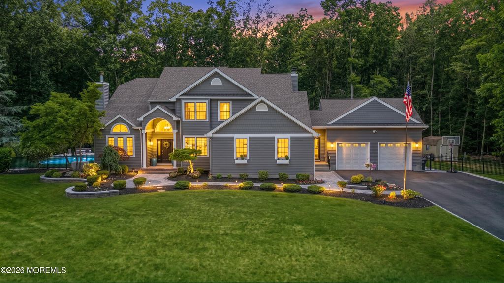 15 Russell Road, Freehold, NJ 07728