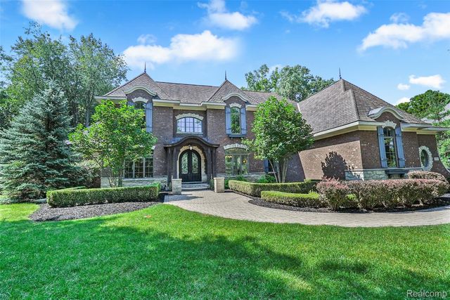 2707 Turtle Lake Drive, Bloomfield Hills, MI 48302
