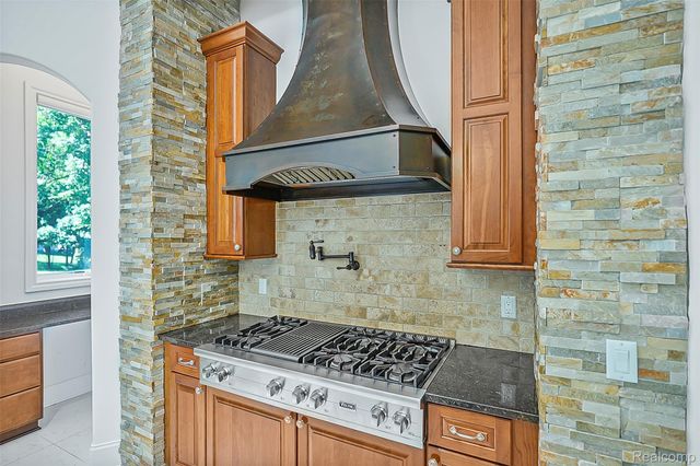 2707 Turtle Lake Drive, Bloomfield Hills, MI 48302