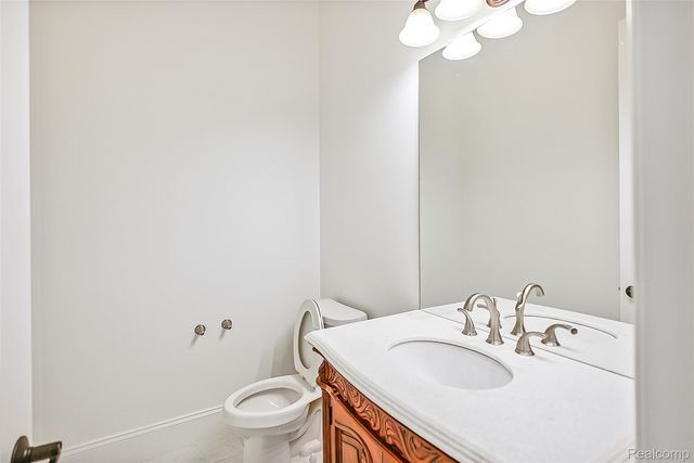 2707 Turtle Lake Drive, Bloomfield Hills, MI 48302