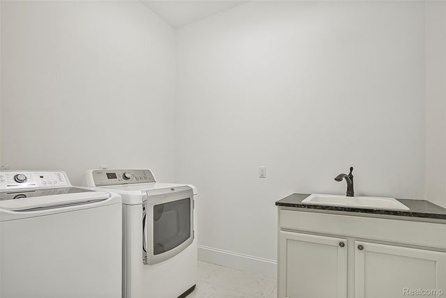 2707 Turtle Lake Drive, Bloomfield Hills, MI 48302