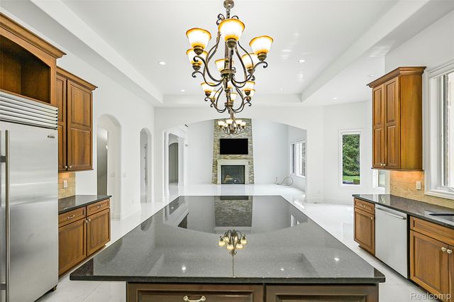 2707 Turtle Lake Drive, Bloomfield Hills, MI 48302