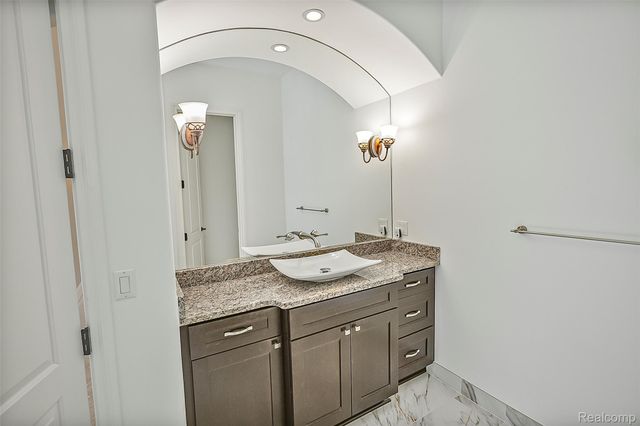 2707 Turtle Lake Drive, Bloomfield Hills, MI 48302