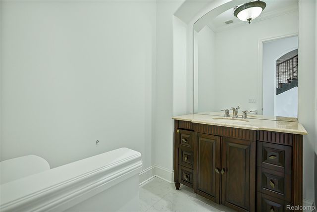 2707 Turtle Lake Drive, Bloomfield Hills, MI 48302