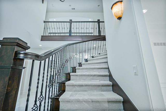 2707 Turtle Lake Drive, Bloomfield Hills, MI 48302