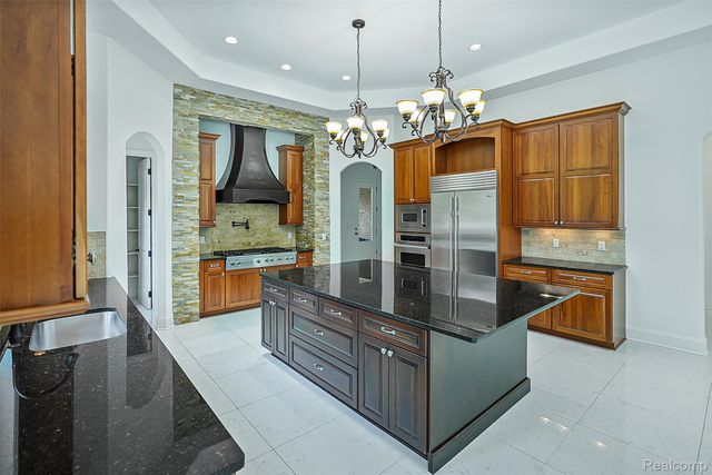 2707 Turtle Lake Drive, Bloomfield Hills, MI 48302