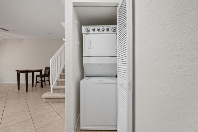 386 Lake Monterey Circle, Boynton Beach, FL 33426