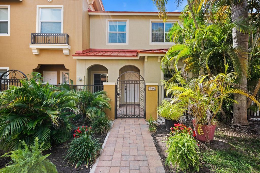 386 Lake Monterey Circle, Boynton Beach, FL 33426