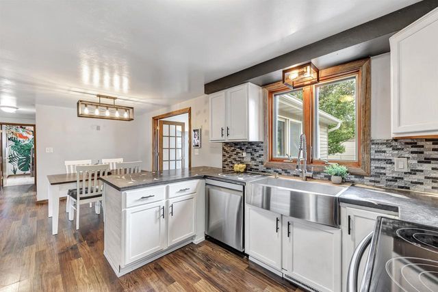1863 LENWOOD AVENUE, Green Bay, WI 54303