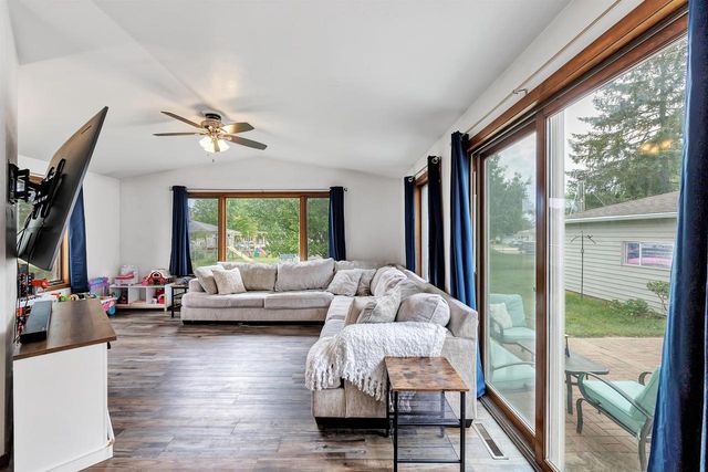 1863 LENWOOD AVENUE, Green Bay, WI 54303
