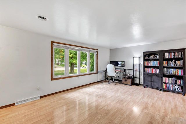 1863 LENWOOD AVENUE, Green Bay, WI 54303