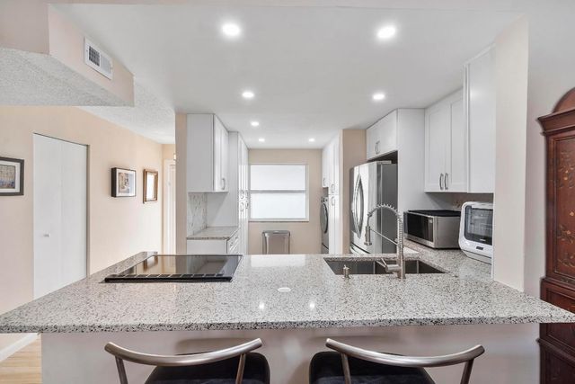 27 Abbey Lane 306, Delray Beach, FL 33446