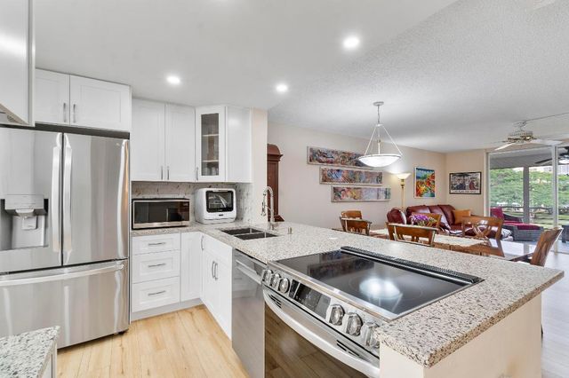 27 Abbey Lane 306, Delray Beach, FL 33446