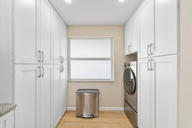 27 Abbey Lane 306, Delray Beach, FL 33446