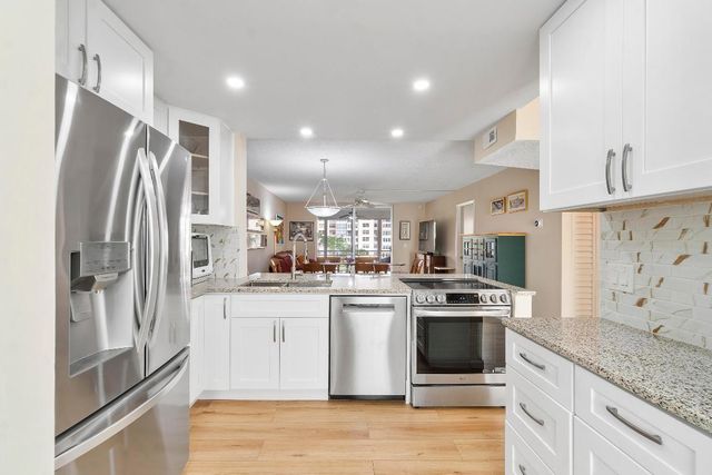 27 Abbey Lane 306, Delray Beach, FL 33446