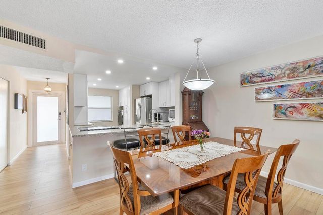 27 Abbey Lane 306, Delray Beach, FL 33446