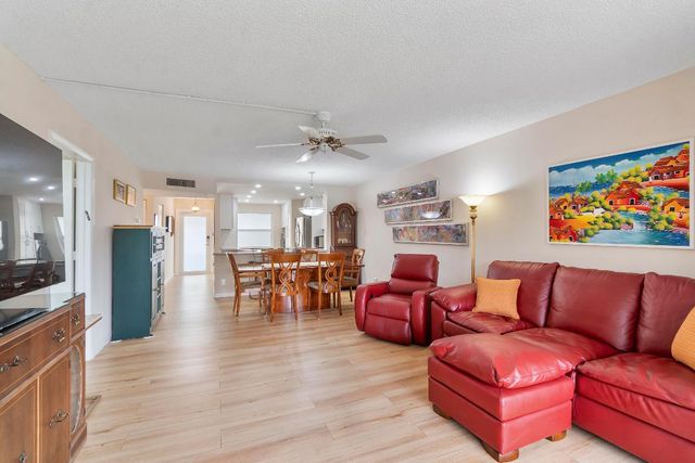 27 Abbey Lane 306, Delray Beach, FL 33446