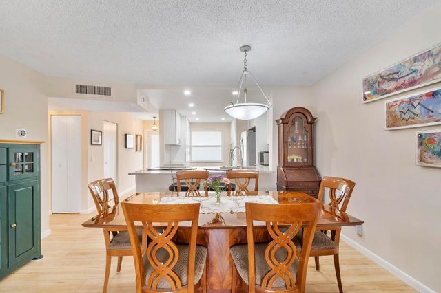 27 Abbey Lane 306, Delray Beach, FL 33446