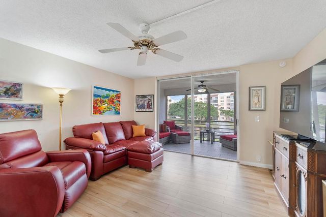 27 Abbey Lane 306, Delray Beach, FL 33446