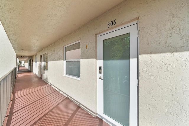 27 Abbey Lane 306, Delray Beach, FL 33446