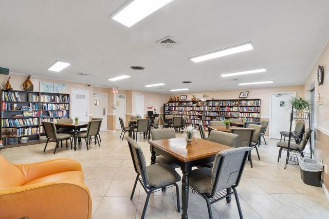 27 Abbey Lane 306, Delray Beach, FL 33446