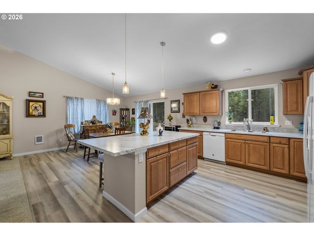 15773 LAVA Dr, La Pine, OR 97739