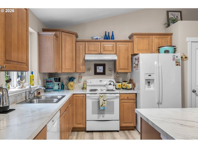 15773 LAVA Dr, La Pine, OR 97739