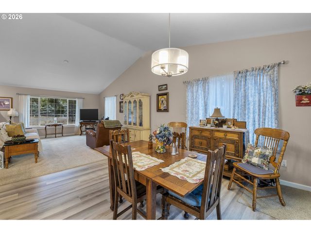 15773 LAVA Dr, La Pine, OR 97739