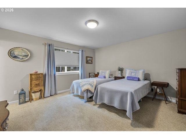 15773 LAVA Dr, La Pine, OR 97739