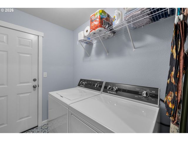 15773 LAVA Dr, La Pine, OR 97739