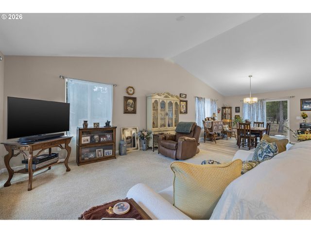 15773 LAVA Dr, La Pine, OR 97739