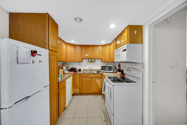 940 Holbrook Road 6A, Homewood, IL 60430