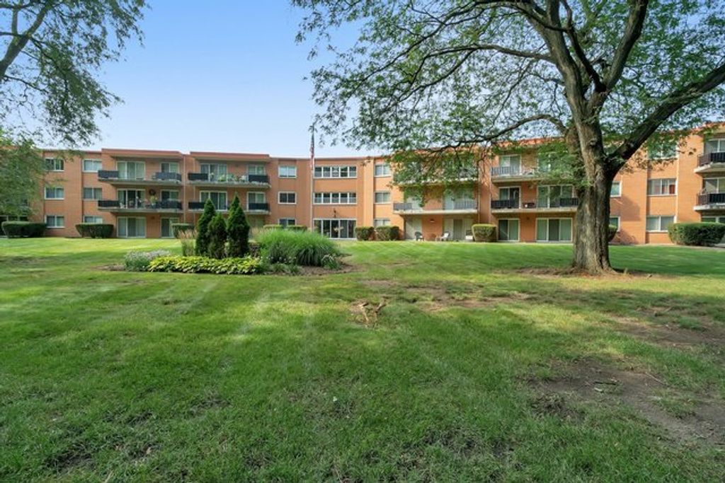 940 Holbrook Road 6A, Homewood, IL 60430