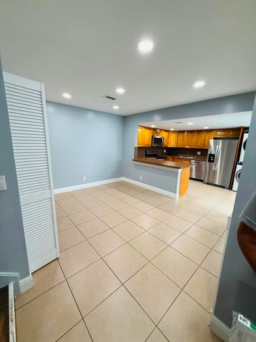 12134 Regal Court E, Wellington, FL 33414
