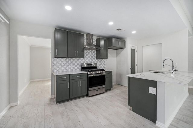 10818 Hillcroft Avenue, Houston, TX 77096