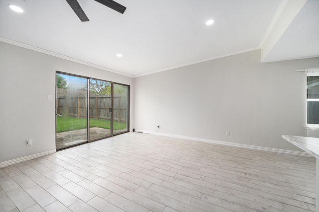 10818 Hillcroft Avenue, Houston, TX 77096