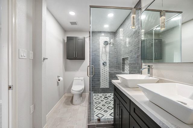 10818 Hillcroft Avenue, Houston, TX 77096