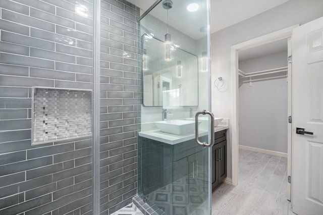 10818 Hillcroft Avenue, Houston, TX 77096