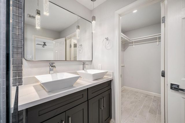 10818 Hillcroft Avenue, Houston, TX 77096