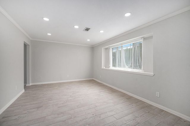 10818 Hillcroft Avenue, Houston, TX 77096