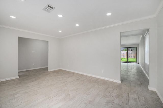 10818 Hillcroft Avenue, Houston, TX 77096