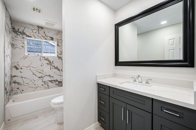 10818 Hillcroft Avenue, Houston, TX 77096