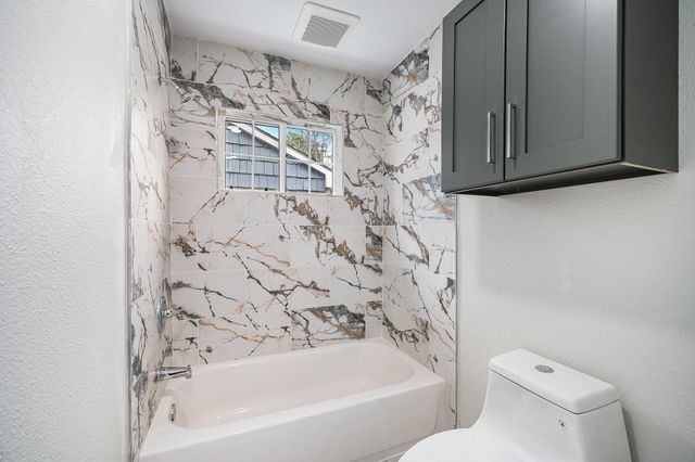 10818 Hillcroft Avenue, Houston, TX 77096