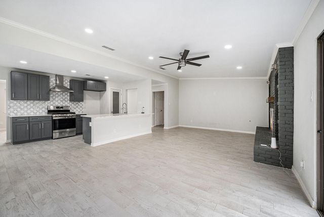 10818 Hillcroft Avenue, Houston, TX 77096