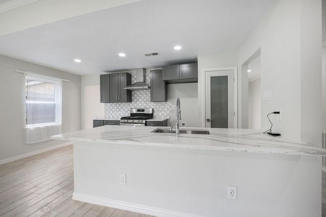 10818 Hillcroft Avenue, Houston, TX 77096