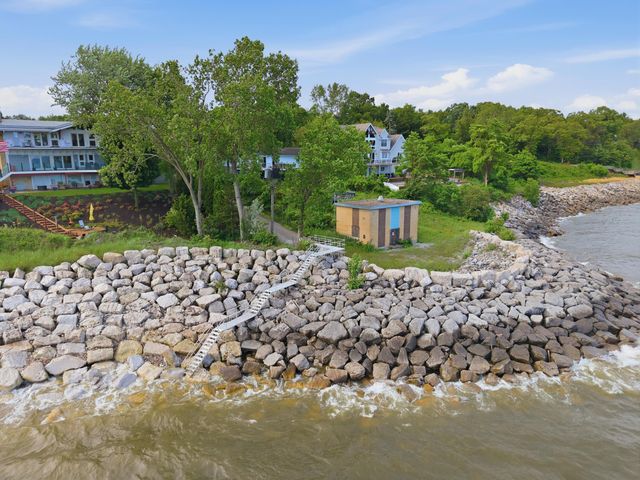 200 Marx Drive, New Buffalo City, MI 49117